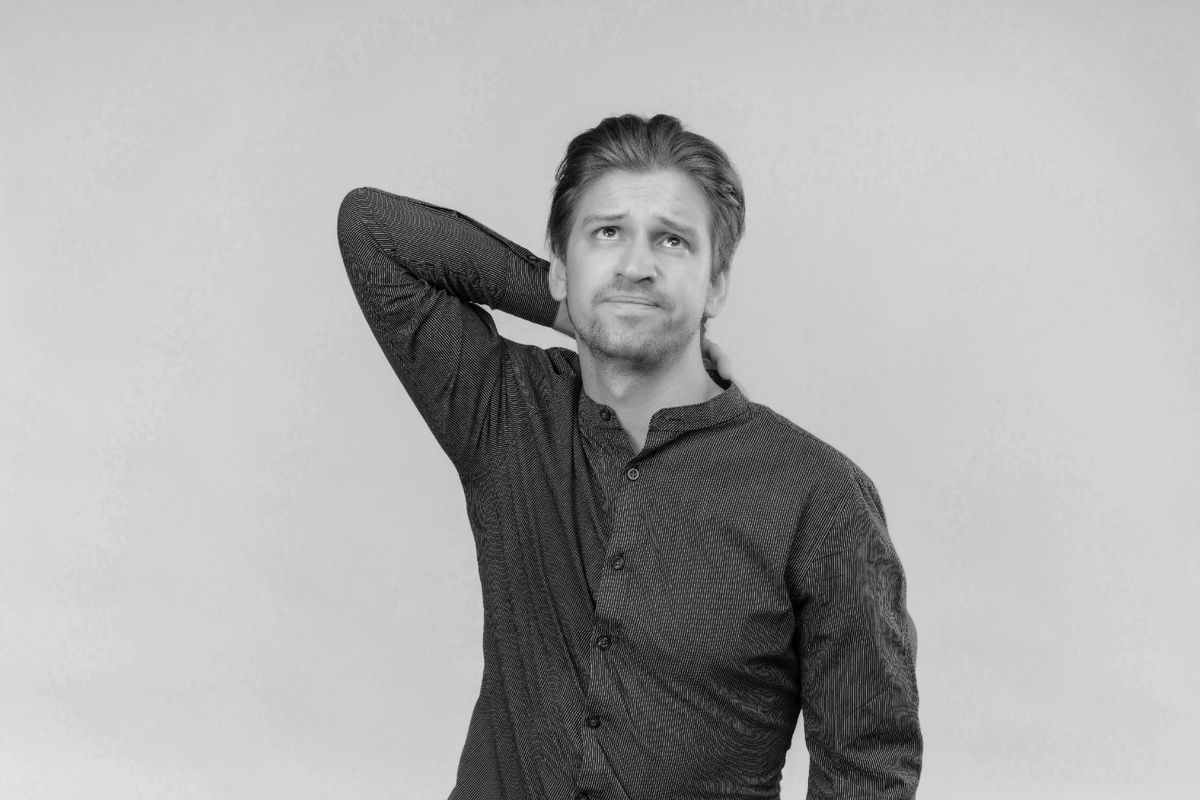 Почему она должна выбрать именно меня, я же обыкновенный...