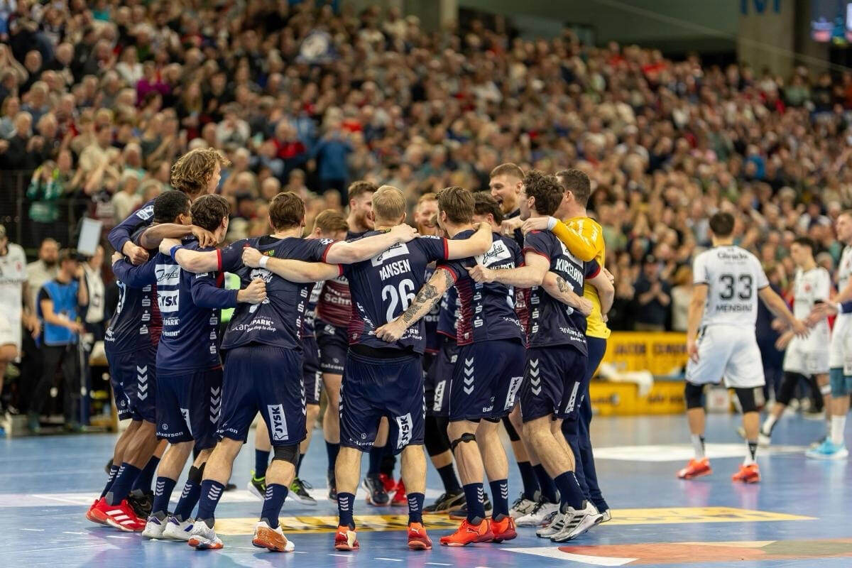    "Фленсбург" празднует победу над лидером