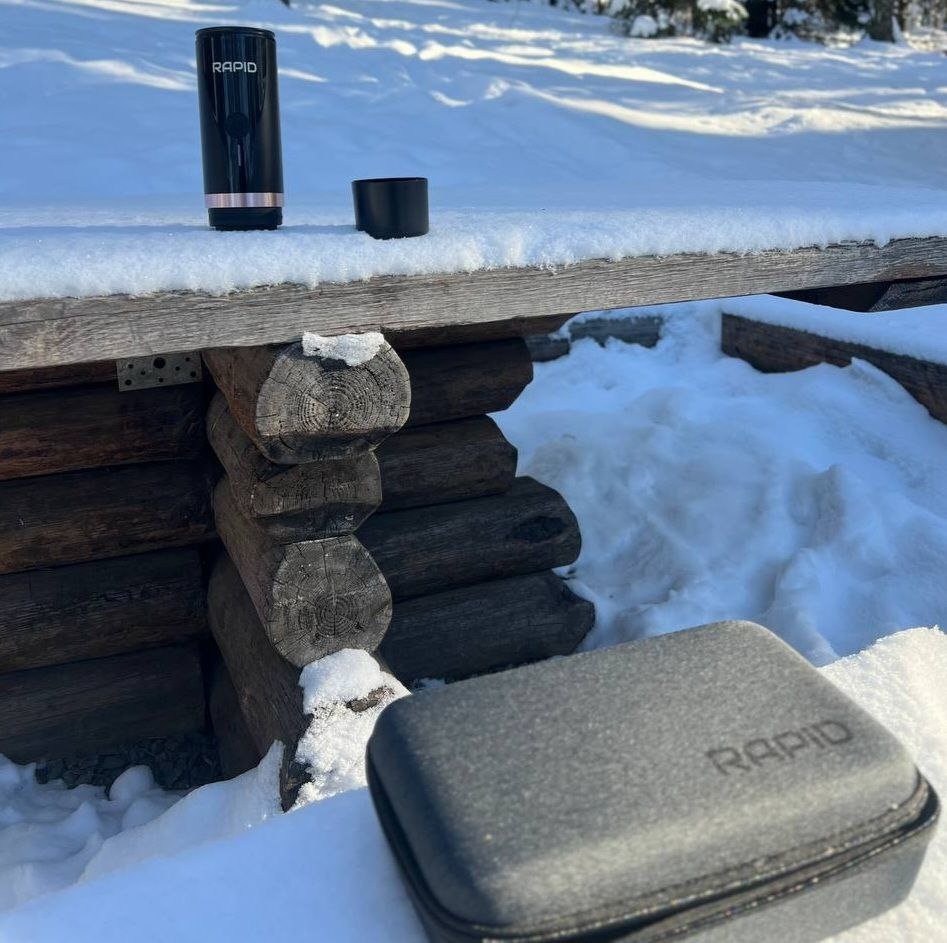 С портативной капсульной кофемашиной вы сможете приготовить любой из этих напитков где угодно — будь то офис, кемпинг или горные вершины. 🚀