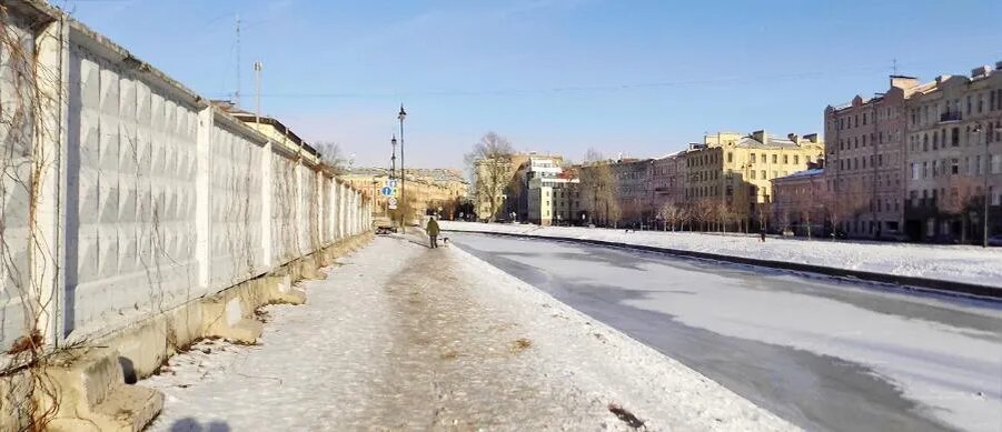 До облагороженной полоски берега идти и идти./ФОТО АВТОРА