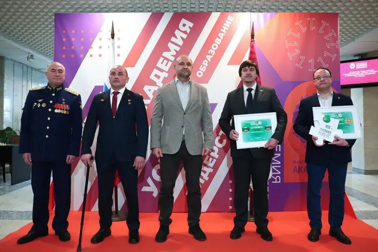 Рустам Сайфуллин дружен с полномочным представителем президента в УрФо Артемом Жогой. Фото: Размик Закарян © URA.RU