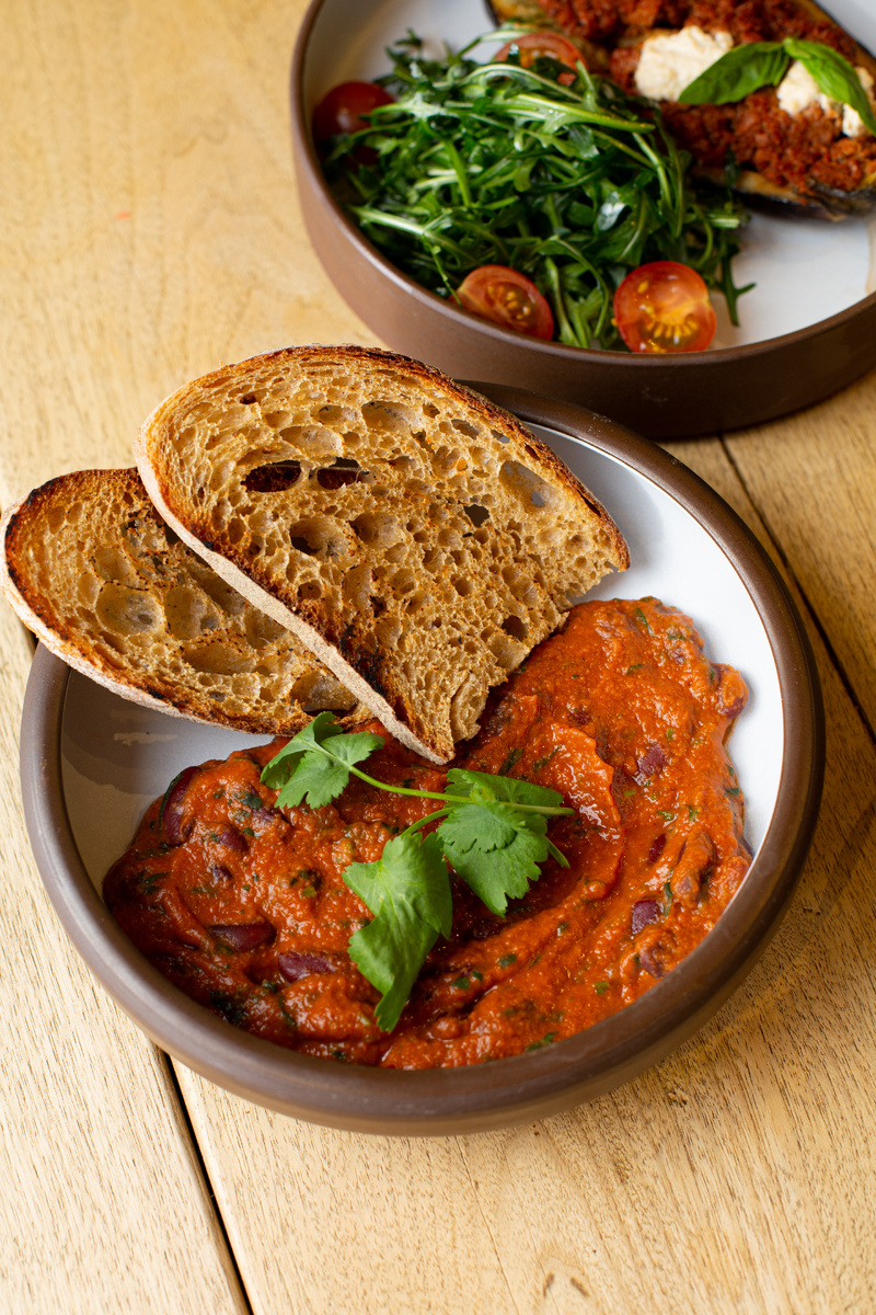 Лобио из красной фасоли, 350 рублей, Кафе-пекарни "Хлеб насущный"