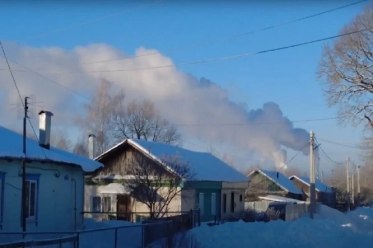    Дымят в три трубы.