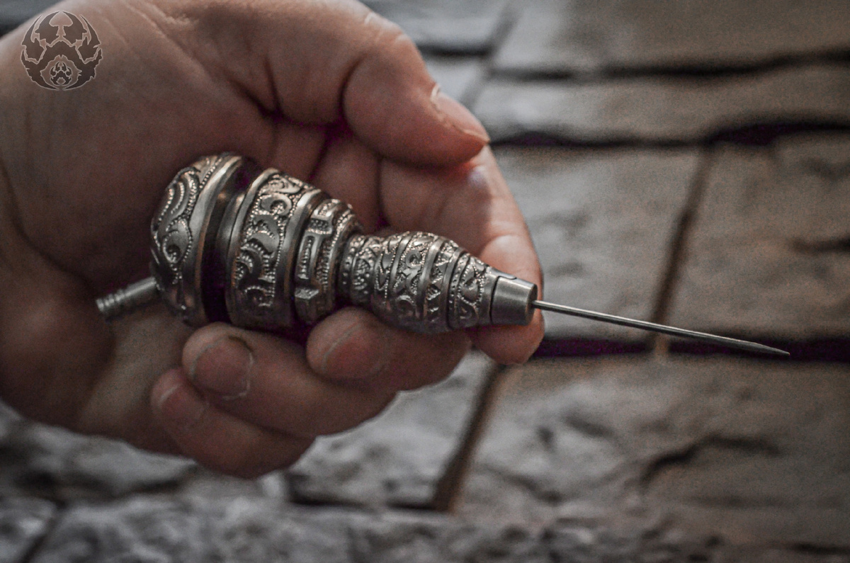 Свою титановую пневму, украсил рельефной гравировкой ручной работы. Обожаю украшать свой инструмент