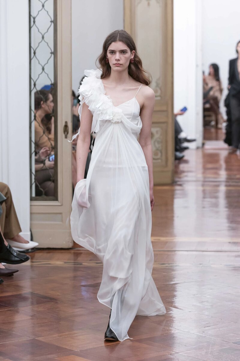 Alberta Ferretti Fall 2025 Ready-To-Wear
