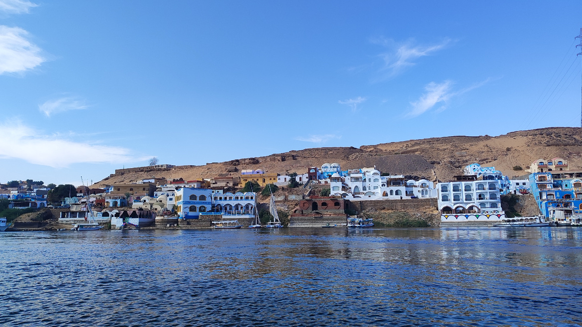 Подплываем к нубийской деревне