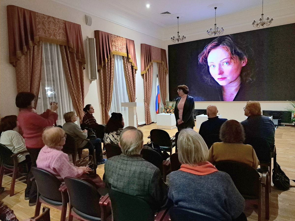 Ведущая вечера памяти – киновед и режиссёр-документалист, президент кинофестиваля «Мужская роль» имени Ивана Мозжухина Светлана Александровна Старостина