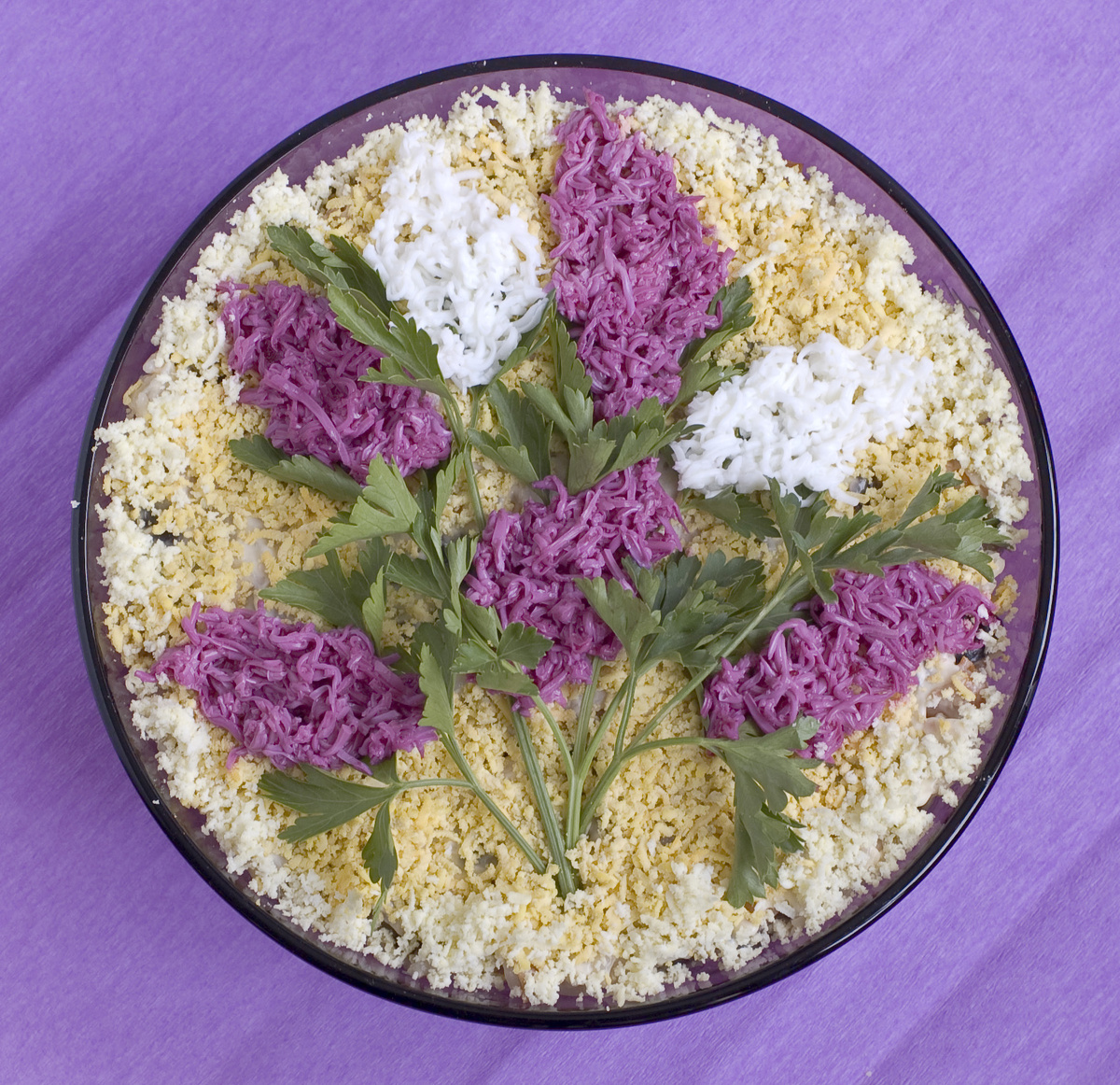 Украсьте ваш любимый салат к 8 Марта!