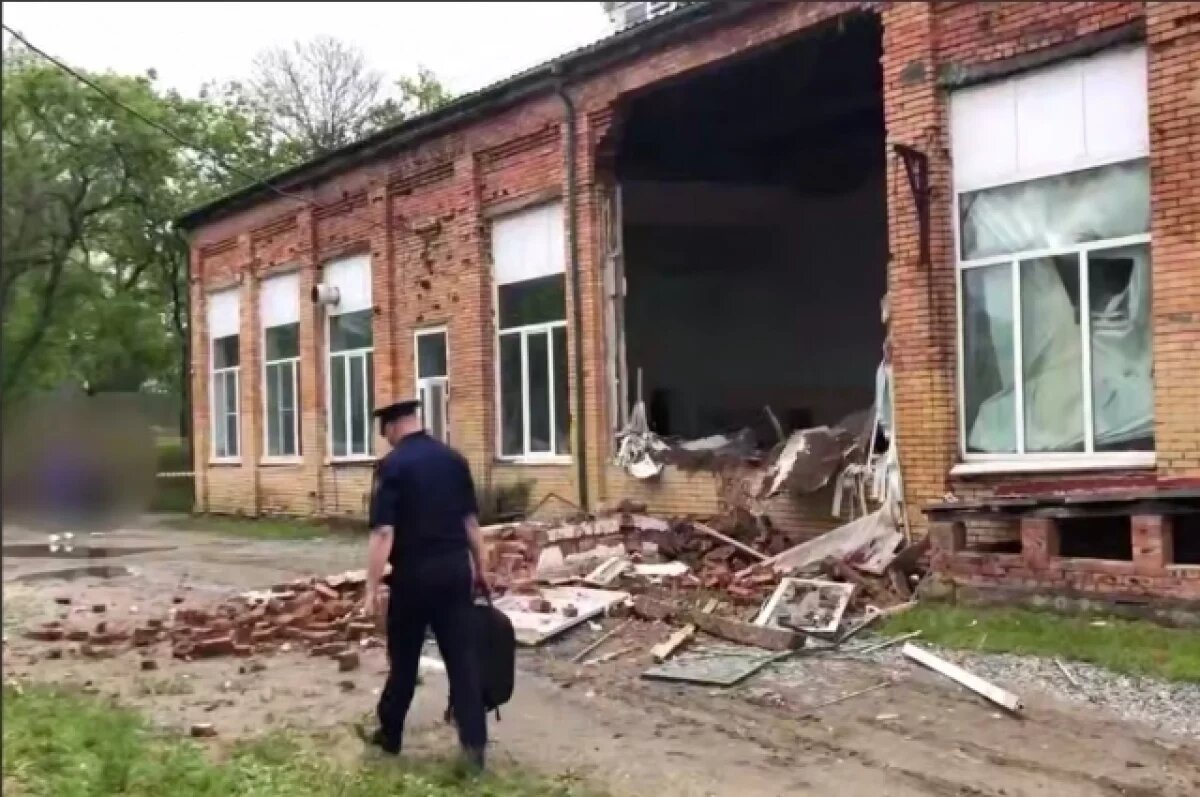    Чиновникам повезло, что в инциденте не пострадали дети.