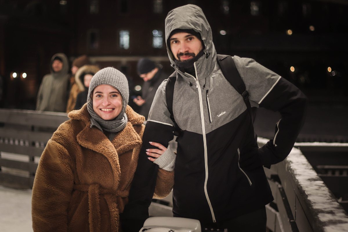 Авторка с мужем на катке в Новой Голландии, сфотографировал Станислав Чернышёв