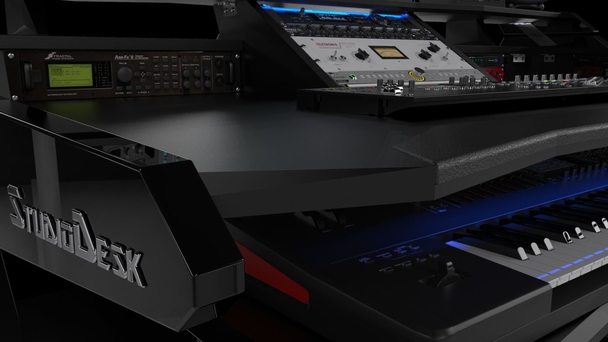 Творческое содружество 'Листая небо'. Ну что сказать... 'На этом работает человек, и человек же и создал такое. именно чтобы на таком работать. Зачем, спросите Вы... Да думаю что знаю зачем, а может и не знаю зачем. Да и человек ли создал такое, тоже не знаю, а может и знаю'... 