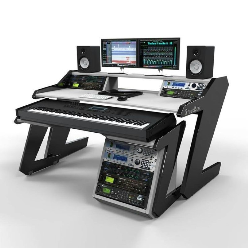 Творческое содружество 'Листая небо'. Это рабочее место композитора - аранжировщика, звукорежиссёра. Пару слов о том, что на фото. Вверху - два монитора, слева на одном из них открыто окно - Edit (окно редактирования), справа - окно Mix (окно микширования), по краям аудиомониторы, которые дают музыканту возможность контролировать звук, звучание создаваемого музыкального произведения, по центру миди-клавиатура, и это может быть и синтезатор, с помощью которого / на которых Вы создаёте свою музыку, мелодии, гармонизируете их, аранжируете, под аудио мониторами на столе - приборы обработи звука, процессоры эффектов, здесь же могут быть расположены звуковые модули, драм-машины. То же самое можно сказать и о стеке справа внизу, это рэковая стойка, где расположены процессоры эффектов и подобные приборы, например обработка вокала, компрессоры и так далее. 