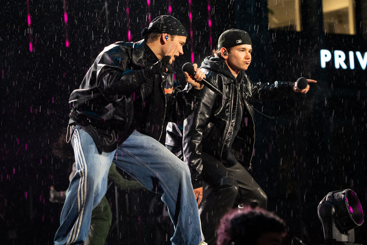 На сцене медальной площади - суперзвезды Норвегии и Швеции 