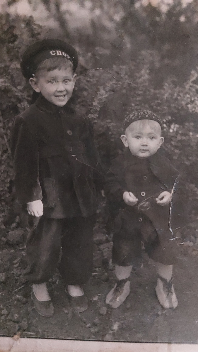 Владимир с братом Алексеем