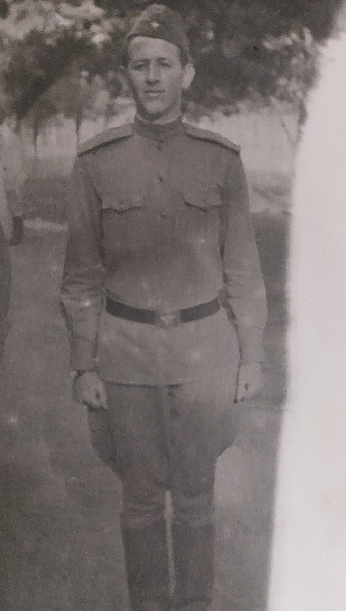 Владимир Александрович в армии не служил, т.к. прошёл обучение на военной кафедре института