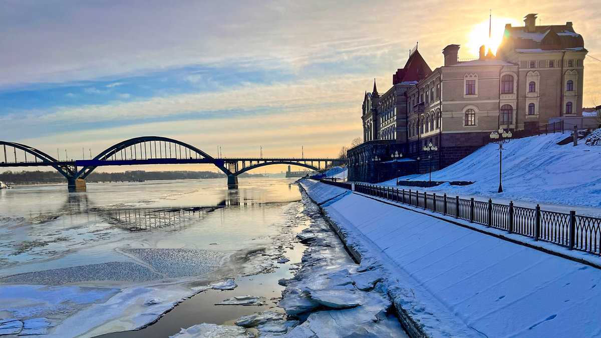 Волжский мост и Новая хлебная биржа. Фото автора