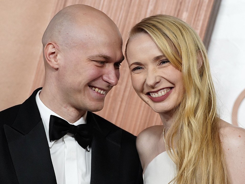 Юра и его жена Анна - Фото: TASS/AP/Jordan Strauss