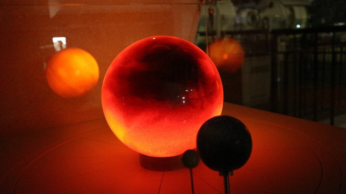 Модель Земля-Солнце