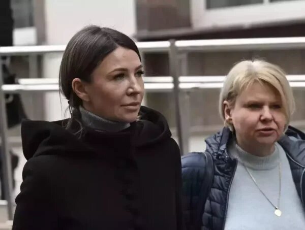    Елена Блиновская с адвокатом. Фото: ТВЦ