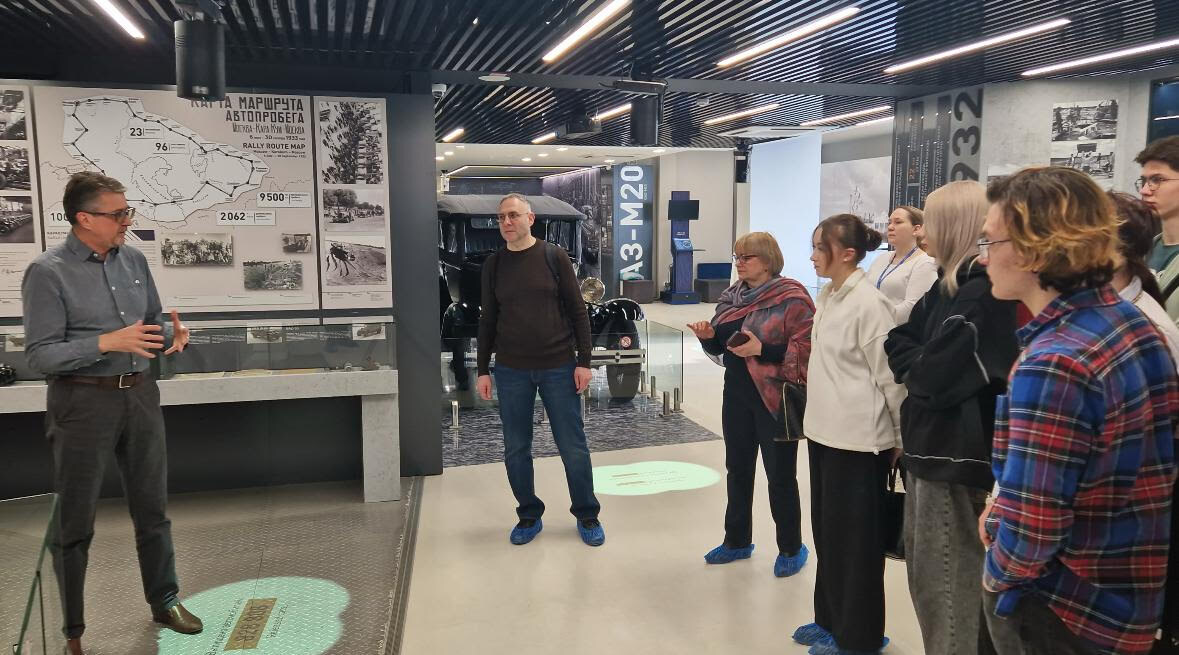 На экскурсии в Музее истории ГАЗ