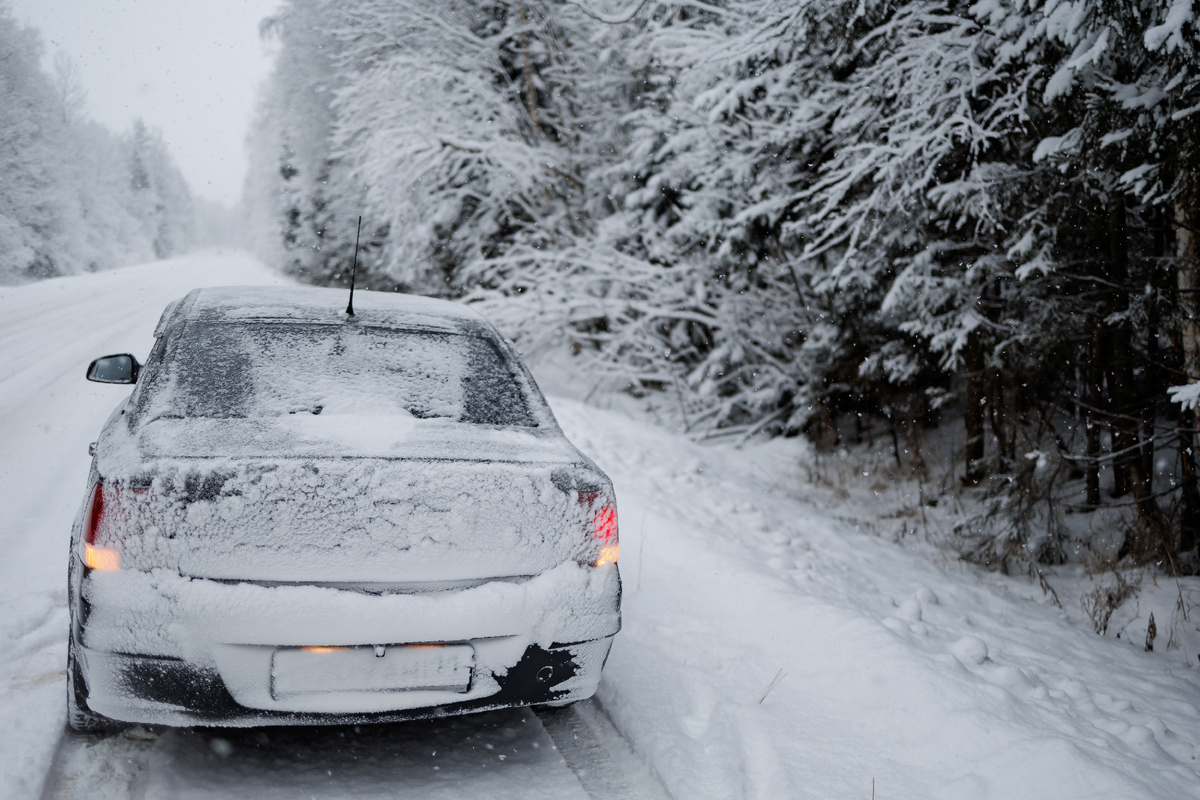 Спустя 15 минут дороги, машину сзади замело снегом!