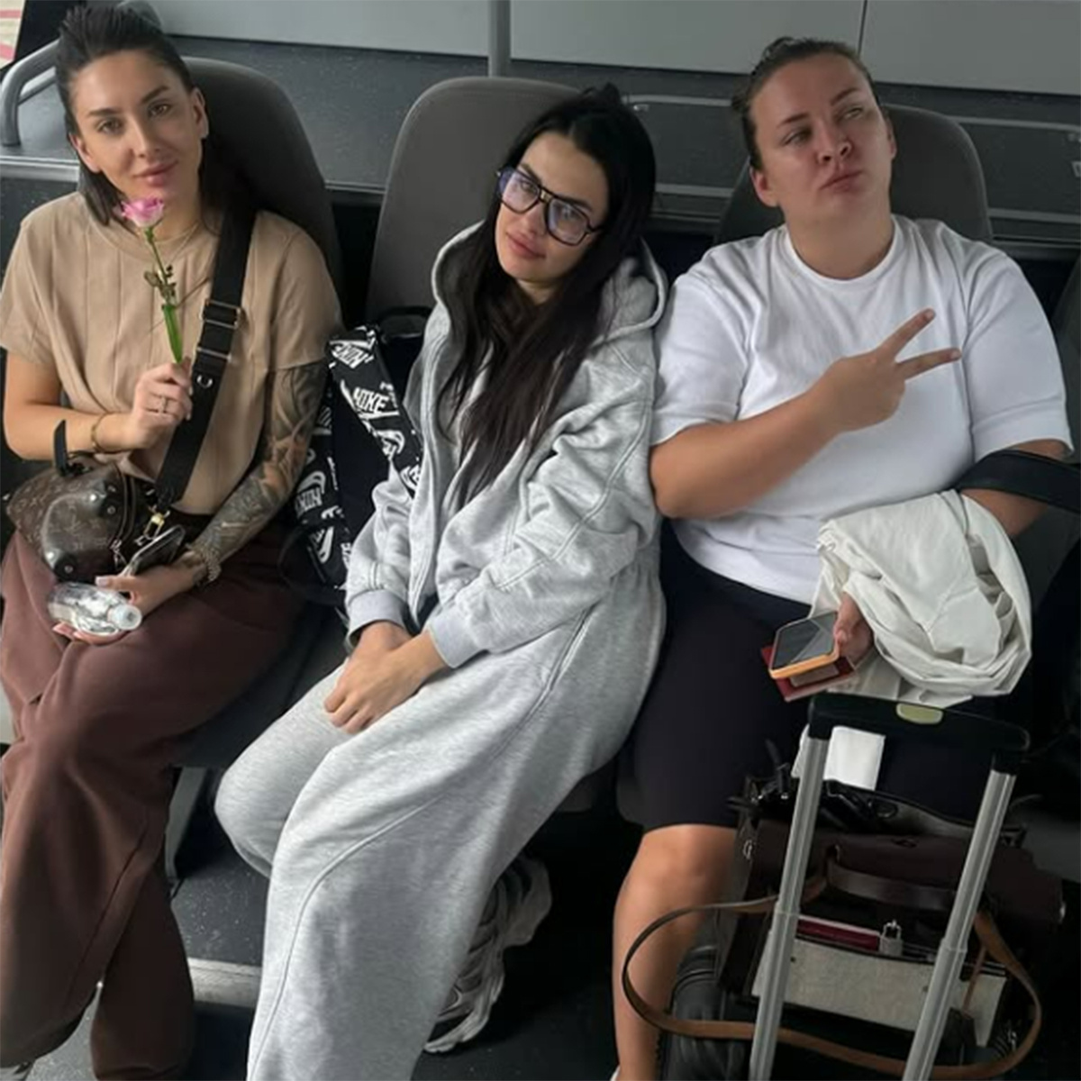 Таня Мусульбес и Ира Пинчук с общей подругой перед вылетом на Мальдивы. Фото: соцсети Иры Пинчук