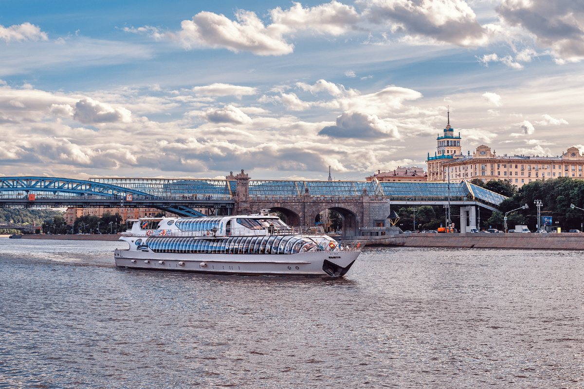 Теплоход флотилии Рэдиссон на Москве-реке