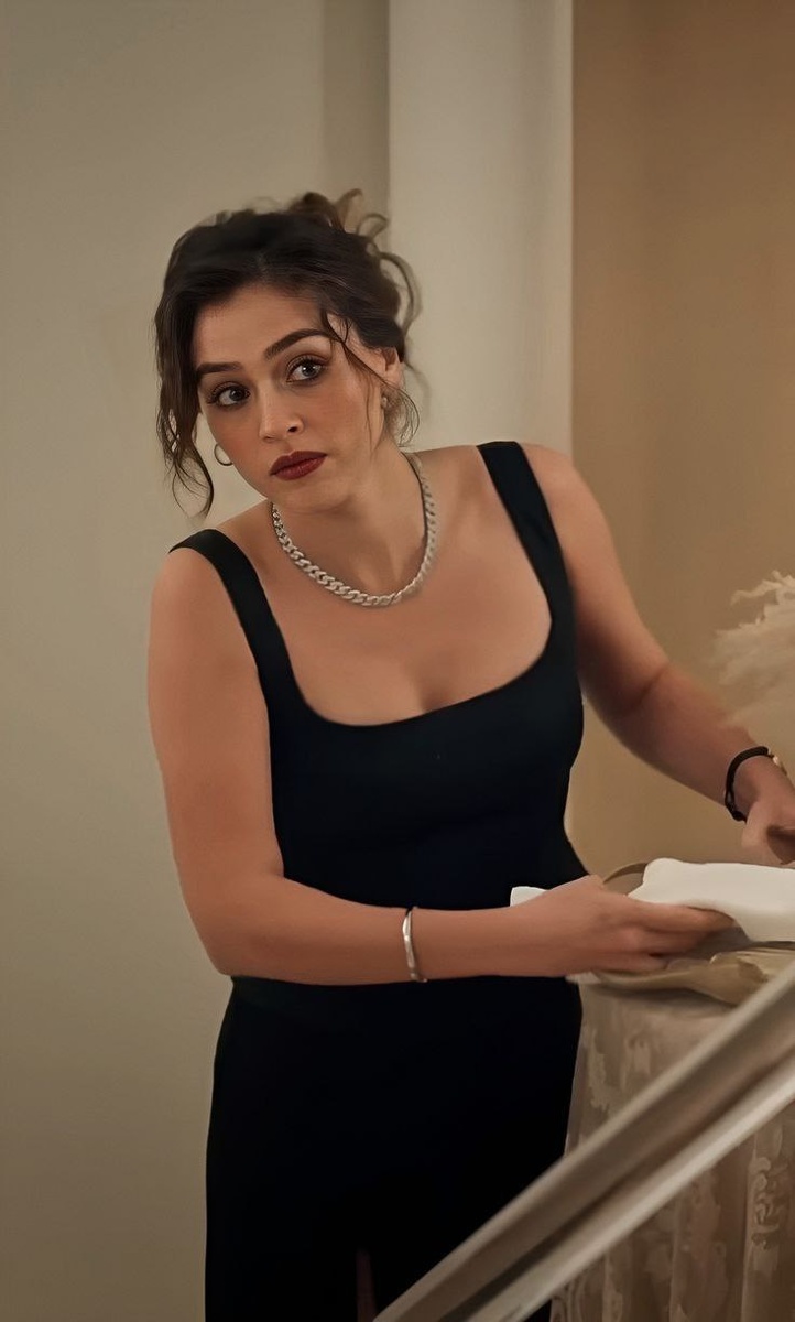 Образ Лейлы в одноимённом сериале. Да, актуальный. Но тенденции времени вообще никак не отражающий.