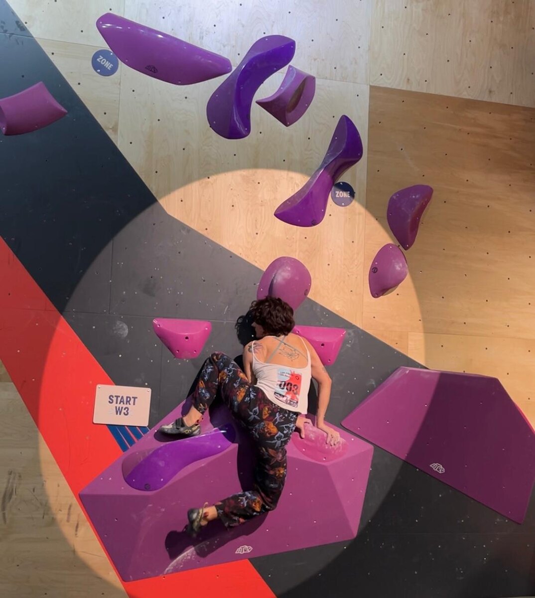 вот так у нас все было по красоте, с прожекторами, зрителями, модными трассами. Огонь пожар.