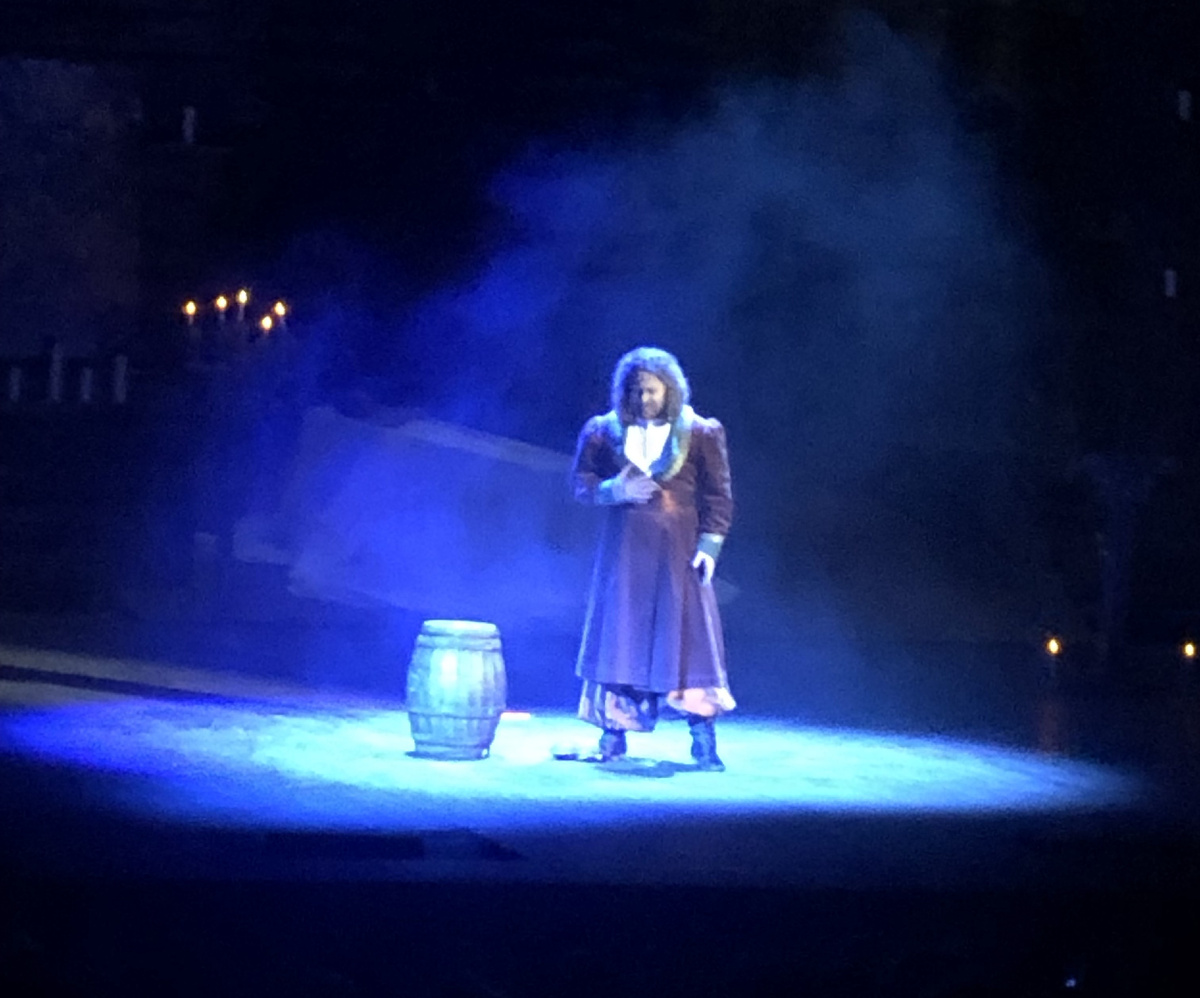 Моё фото с условным названием "Фёдор и Бочка", что вполне соотвествует духу группы "Тинтал" :)). К сожалению. качество не очень :(