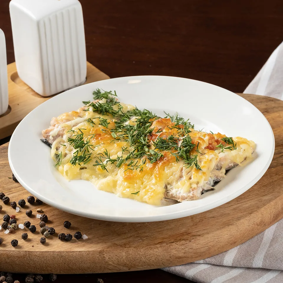 Чтобы горбуша на сковороде получилась как можно более сочной и вкусной, можно использовать майонез для маринада. Понадобятся следующие ингредиенты:

