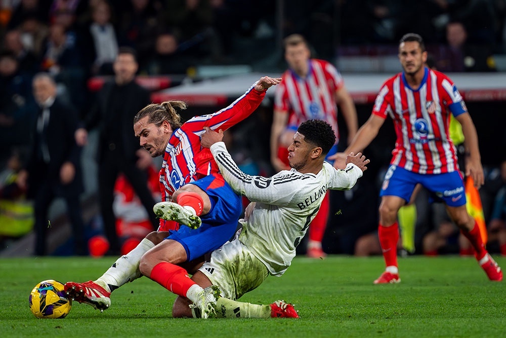    Матчи мадридских "Реала" и "Атлетико" всегда получаются горячими и бескомпромиссными. / GettyImages