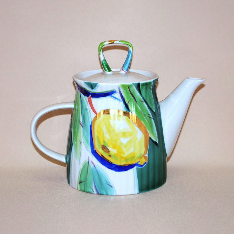 Чайник из сервиза «Лимоны». 1960-е, Дулёво. Автор росписи Сергей Евстигнеевич Медведев