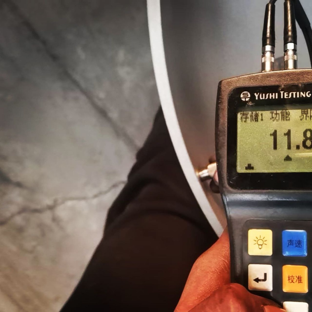 Тестирование геометрии изделия,измеряется толщина стенки изделия. 