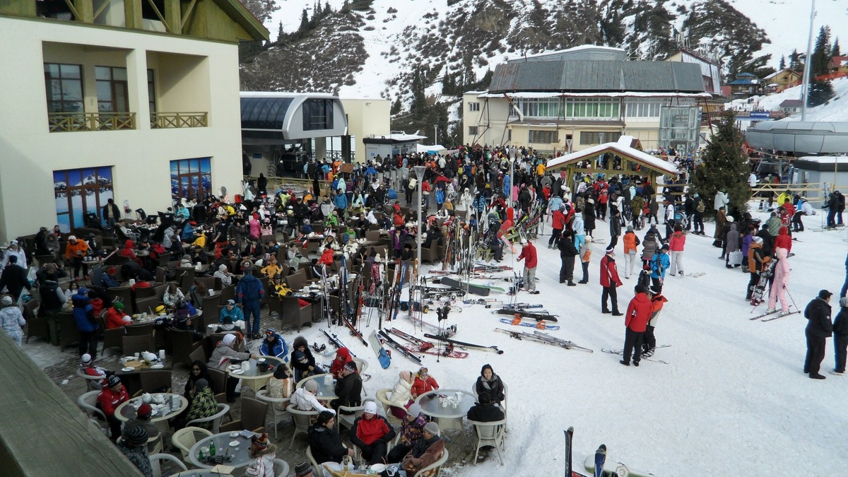 Самый пик туристического сезона в «Шымбулаке» — декабрь-январь. Фото: Shymbulak Mountain Resort / ВКонтакте