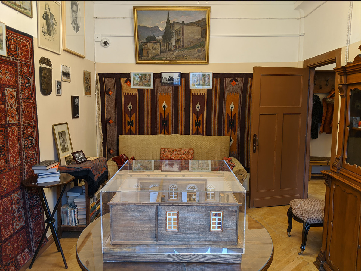    Обстановка «Квартиры в Студенецком переулке»