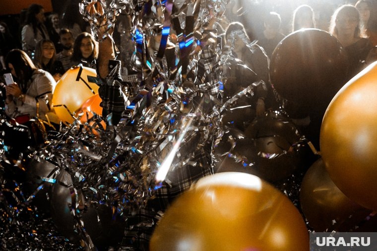    Многие на день рождения отправляют друг другу открытки — эта традиция давно стала частью нашей культуры