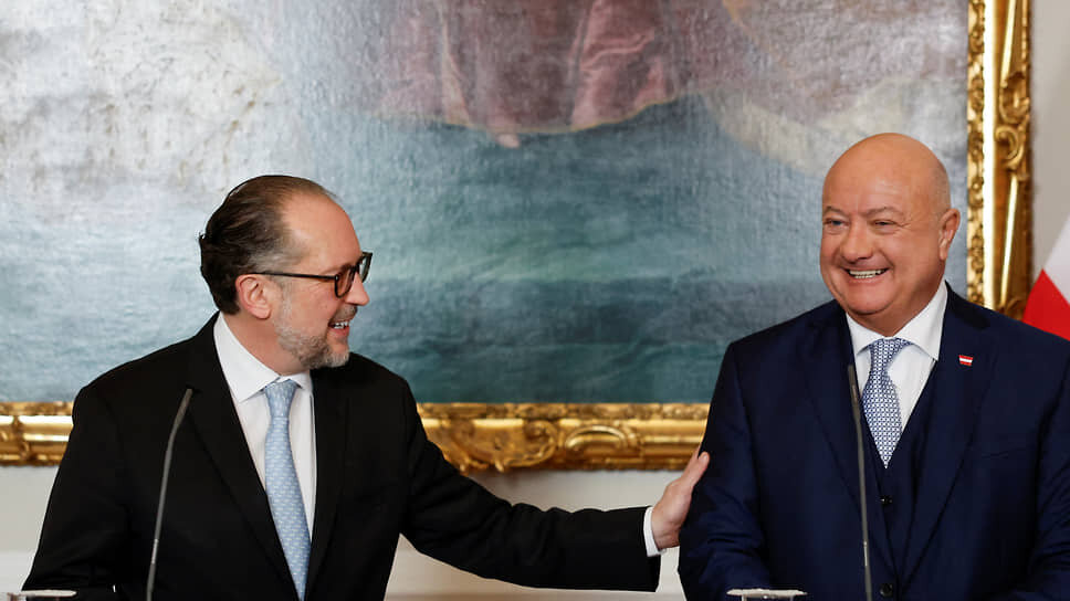 Бывший врио канцлера Австрии Александер Шалленберг (слева) и действующий канцлер Кристиан Штокер.📷Фото: Lisa Leutner / Reuters