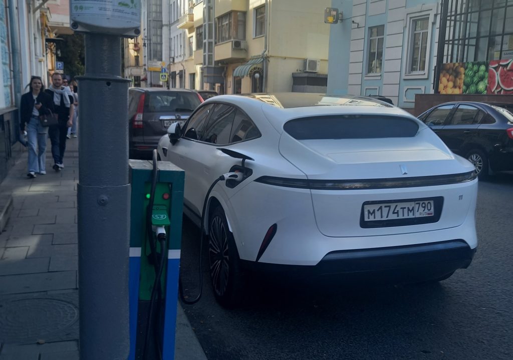 Всего в России в первый месяц года купили 400 тыс. легковых автомобилей с пробегом.