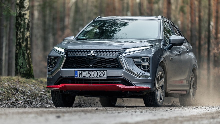    На фото: актуальный кроссовер Mitsubishi Eclipse Cross PHEV Ralliart