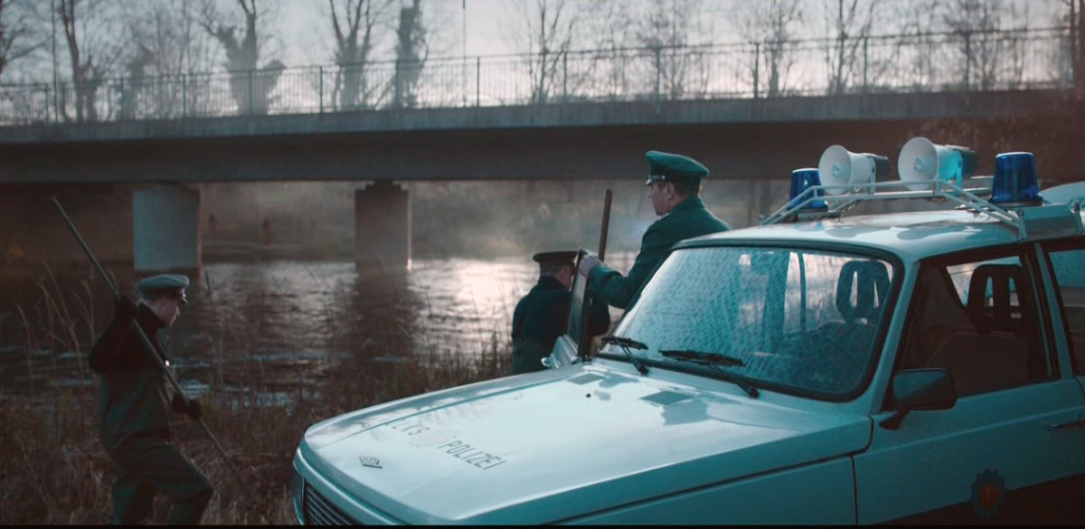 Пролистните изображение, чтобы увидеть следующий кадр из фильма «Особые способности товарища Малера» (2017)