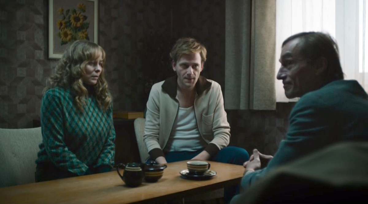 Пролистните изображение, чтобы увидеть следующий кадр из фильма «Особые способности товарища Малера» (2017)