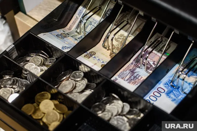 В крупных торговых сетях подорожало баночное пиво
Фото: Илья Московец © URA.RU