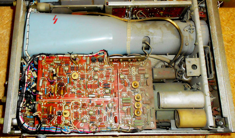 Вид сверху на прибор со снятым кожухом