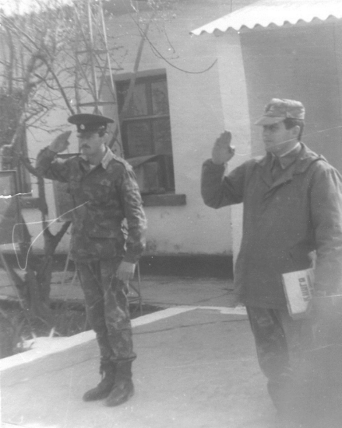 Автор на Боевом расчете с этой самой Книгой