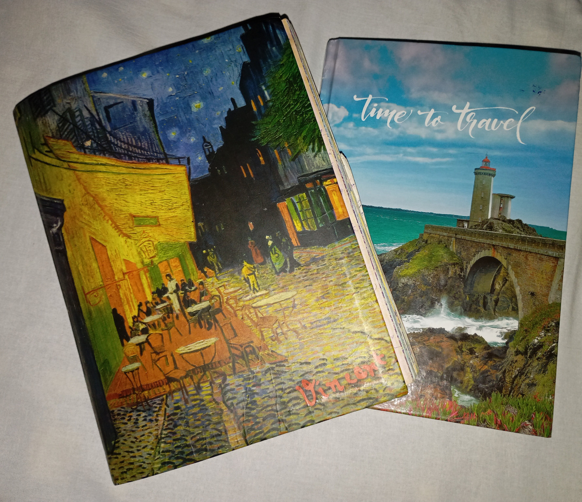 Кто что берёт с собой в больницу, я ежедневники ☺️ старый за 22 год и новый... 