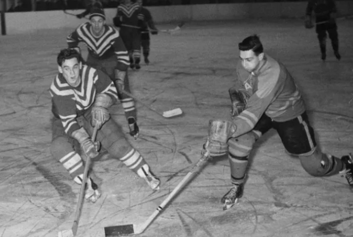 Фото с яндекс.картинки (Г.Сидоренков - слева)