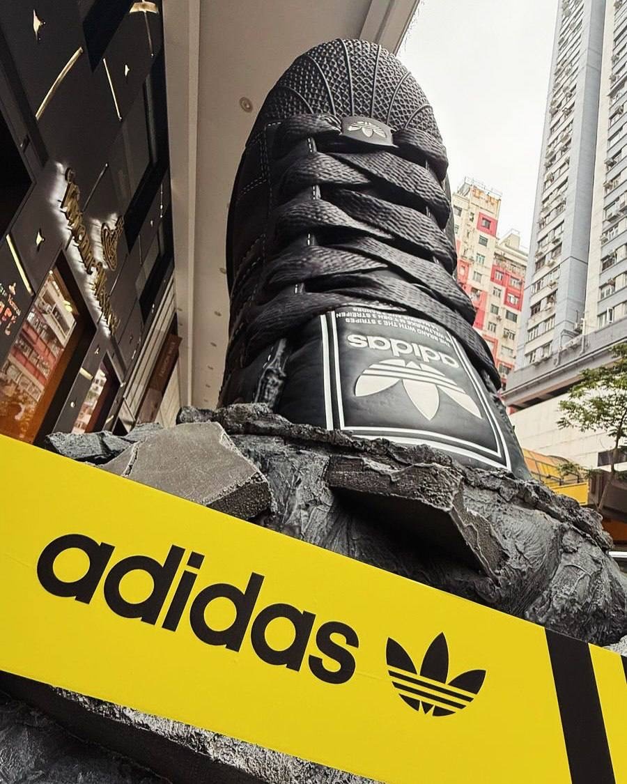 Adidas представил рекламную кампанию в Гонконге к показу уличной моды  