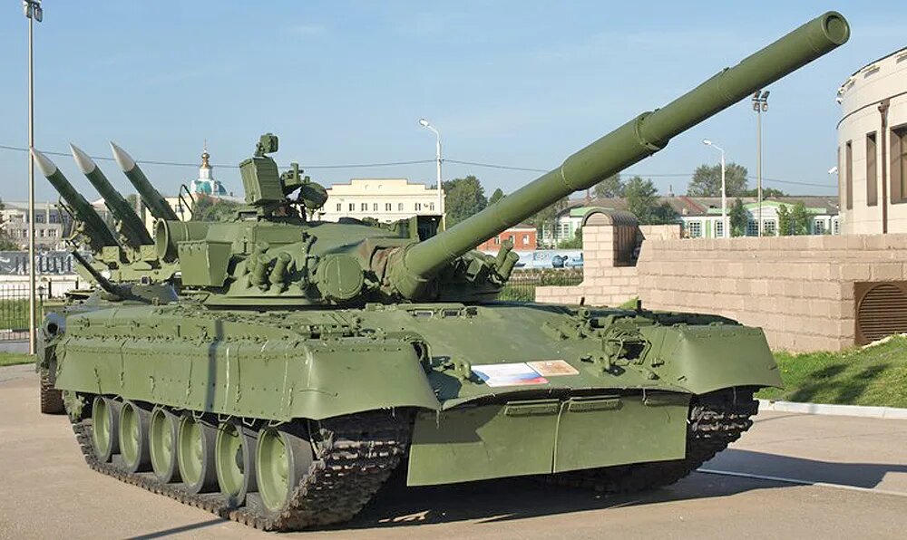 Т-80Б среди экспонатов музея в Туле, фото 2020-х годов