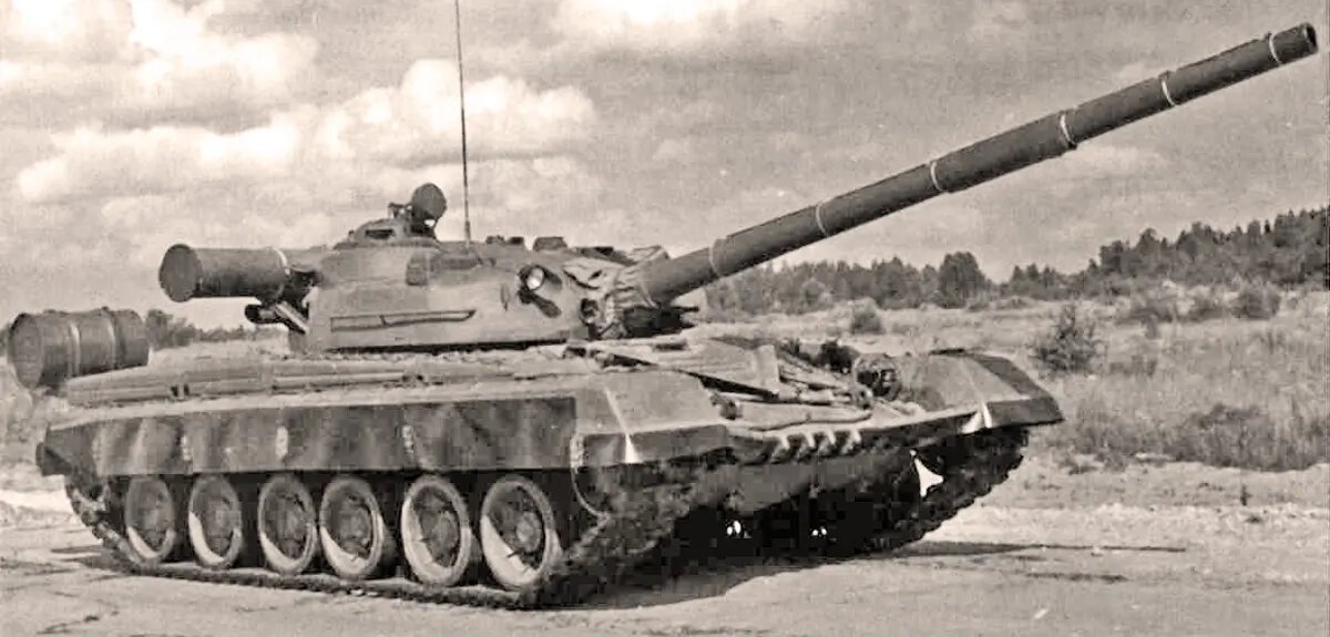Один из первых серийных танков Т-80.